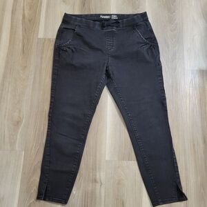 Levi's Women's Black Ankle Jeans Sixe M